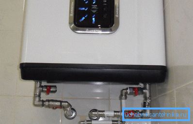 Los diseños electrónicos y programables permiten un monitoreo y control más completos del proceso de calentamiento del agua Los diseños electrónicos y programables permiten un monitoreo y control más completos del proceso de calentamiento del agua