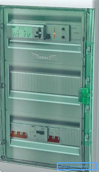 Los controles están cerrados con una tapa de plástico transparente. Los controles están cerrados con una tapa de plástico transparente.