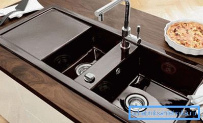 Fregadero doble de cocina esmaltado. Fregadero doble de cocina esmaltado.