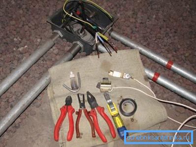 Si existe el riesgo de que ataquen el cable, es mejor excluirlo por adelantado. Si existe el riesgo de que ataquen el cable, es mejor excluirlo por adelantado.