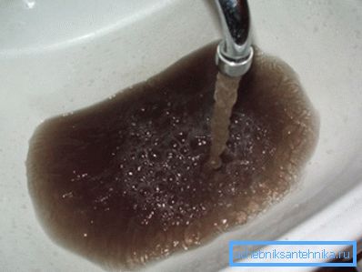 Si el grifo es tal agua, significa que las microalgas se multiplican en ella. Si el grifo es tal agua, significa que las microalgas se multiplican en ella.
