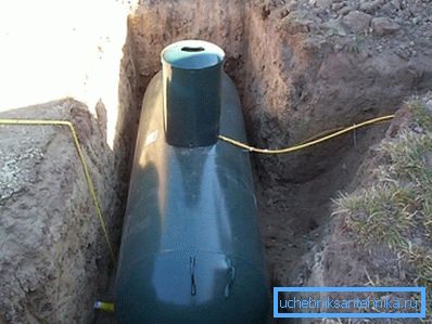 Si el asentamiento no está gasificado, entonces se puede usar un gran recipiente de plástico como almacenamiento personal de gas.