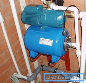 Si el pozo está ubicado cerca de la casa, la instalación del sistema se puede hacer en el sótano o en el sótano. Si el pozo está ubicado cerca de la casa, la instalación del sistema se puede hacer en el sótano o en el sótano.
