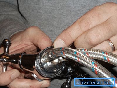 Si decide realizar la instalación usted mismo, el costo de instalar la batidora en la cocina será igual al de las piezas de repuesto y el equipo. Si decide realizar la instalación usted mismo, el costo de instalar la batidora en la cocina será igual al de las piezas de repuesto y el equipo.
