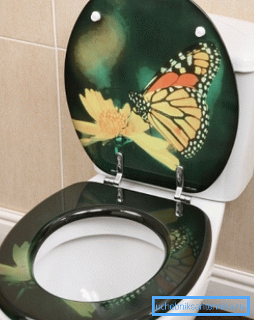 Tapa de inodoro estética, decorada con estampado de mariposa. Tapa de inodoro estética, decorada con estampado de mariposa.