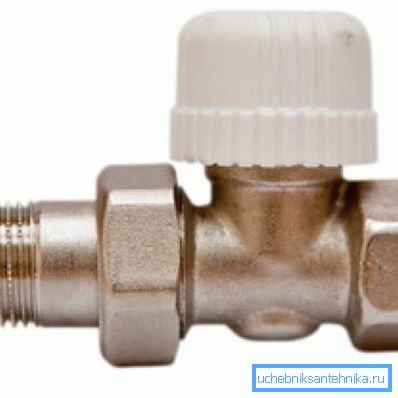 Esta es una válvula de radiador debajo del cabezal térmico. Esta es una válvula de radiador debajo del cabezal térmico.