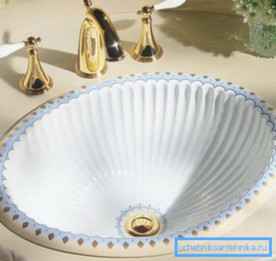 Porcelana y loza: materiales ideales para la producción de equipos sanitarios.