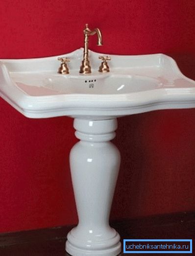 La porcelana es ideal para interiores en el estilo antiguo. La porcelana es ideal para interiores en el estilo antiguo.