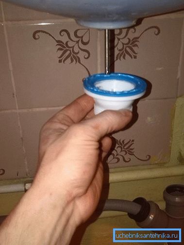 Fijación de rejilla de desagüe.