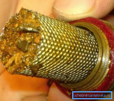 El filtro mantendrá suspensiones a base de agua. El filtro mantendrá suspensiones a base de agua.