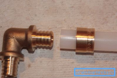 La foto deja claro el método de conexión de tuberías con accesorios. La foto deja claro el método de conexión de tuberías con accesorios.