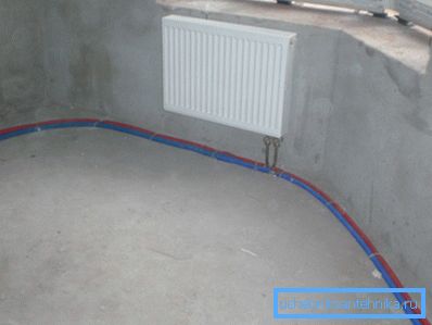 Foto de cableado horizontal del sistema de calefacción de tuberías. Foto de cableado horizontal del sistema de calefacción de tuberías.