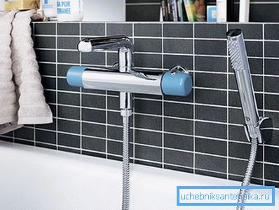 Fotos de productos para el baño: además del grifo, también hay una manguera de ducha. Fotos de productos para el baño: además del grifo, también hay una manguera de ducha.