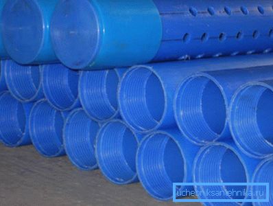 Fotos de tubos de plástico y columnas de filtro. Fotos de tubos de plástico y columnas de filtro.