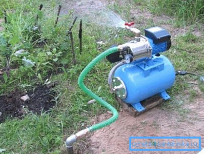 Foto de la bomba de superficie en el sitio. Foto de la bomba de superficie en el sitio.