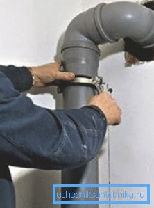 Fotos de la instalación de tuberías plásticas de alcantarillado. Fotos de la instalación de tuberías plásticas de alcantarillado.