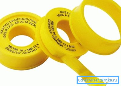 Fum-tape: el material más común para conexiones roscadas de radiadores. Fum-tape: el material más común para conexiones roscadas de radiadores.