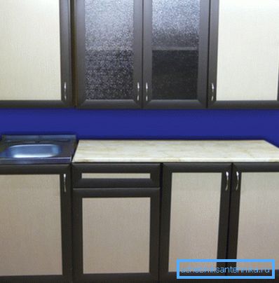 Set con una mesa recta. Set con una mesa recta.