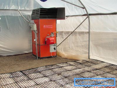 Calefacción de gas para el invernadero de invierno. Calefacción de gas para el invernadero de invierno.