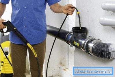 Generador para suministro de agua a presión. Generador para suministro de agua a presión.