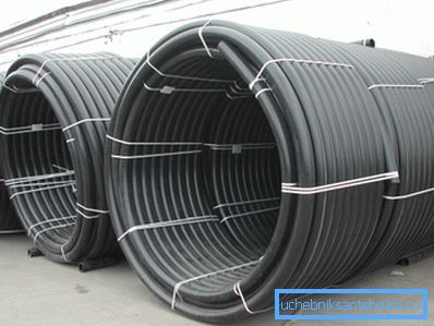 La flexibilidad de las tuberías permite su entrega en bobinas. La flexibilidad de las tuberías permite su entrega en bobinas.