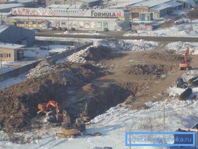 La profundidad de la colocación de tuberías de agua en las regiones del norte es costosa La profundidad de la colocación de tuberías de agua en las regiones del norte es costosa