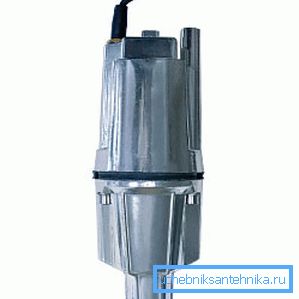 La bomba profunda para el lavado de un pozo con la menor ingesta de agua. La bomba profunda para el lavado de un pozo con la menor ingesta de agua.