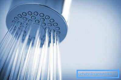 Agua caliente de la ducha. Agua caliente de la ducha.