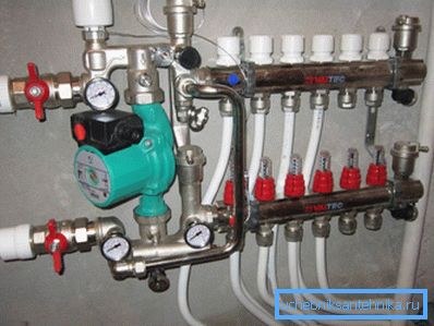 Peine para calentar un suelo de agua caliente Peine para calentar un suelo de agua caliente