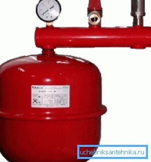 El grupo de seguridad para calefacción autónoma incluye un tanque de expansión, una válvula de seguridad, un manómetro y una ventilación automática. El grupo de seguridad para calefacción autónoma incluye un tanque de expansión, una válvula de seguridad, un manómetro y una ventilación automática.