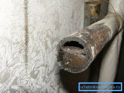 La composición química del agua afecta la actividad de los depósitos en las paredes de tuberías e instrumentos.