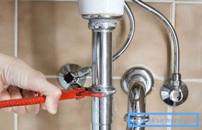 Es mejor instalar productos cromados en partes abiertas, de lo contrario, desaparecerá cualquier sentido del uso de elementos tan espectaculares de la tubería. Es mejor instalar productos cromados en partes abiertas, de lo contrario, desaparecerá cualquier sentido del uso de elementos tan espectaculares de la tubería.