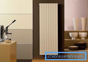 A veces, las características de la habitación permiten instalar solo una batería vertical. A veces, las características de la habitación permiten instalar solo una batería vertical.