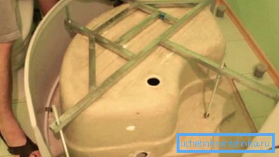 A veces, la causa de daños en el palet es una grieta en la jaula de refuerzo, también debe revisarse, especialmente en los lugares de uniones soldadas. A veces, la causa del daño en el palet es una grieta en la jaula de refuerzo, también debe revisarse, especialmente en los lugares de uniones soldadas.