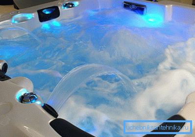 El uso de un jacuzzi o hidromasaje requiere al menos cuatro bar de presión en el sistema de suministro de agua El uso de un jacuzzi o hidromasaje requiere al menos cuatro bar de presión en el sistema de suministro de agua