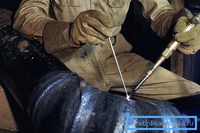 Usando un soplete de acetileno profesional Usando un soplete de acetileno profesional
