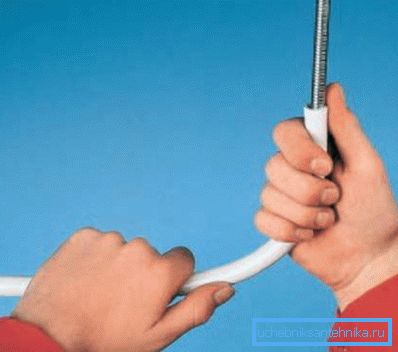 Use resortes para doblar el elemento. Use resortes para doblar el elemento.