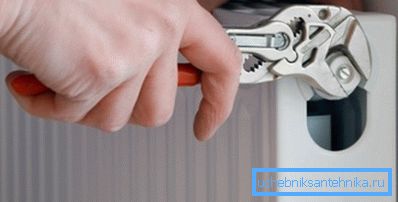 Utilice una llave ajustable Utilice una llave ajustable