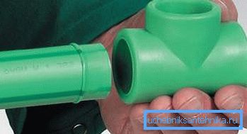 Use los lubricantes que se endurecerán después de un cierto período de tiempo (en la foto hay un sellador de silicona transparente) Use los lubricantes que se endurecerán después de un cierto período de tiempo (en la foto hay un sellador de silicona transparente)