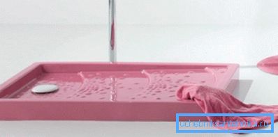 Un producto de cerámica coloreada. Un producto de cerámica coloreada.