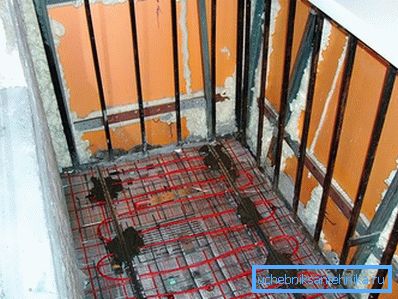 Haciendo un piso cálido en el balcón. Haciendo un piso cálido en el balcón.