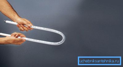 Cómo doblar una tubería de plástico. Cómo doblar una tubería de plástico.