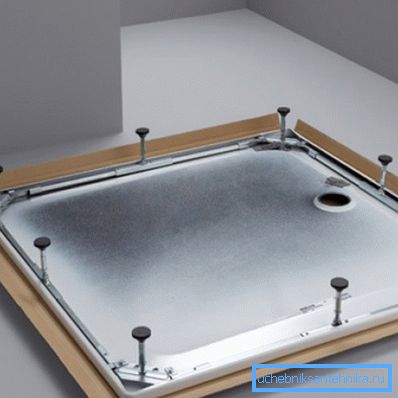 Marco para el palet 90х90 para una ducha con altura ajustable de patas Marco para el palet 90х90 para una ducha con altura ajustable de patas