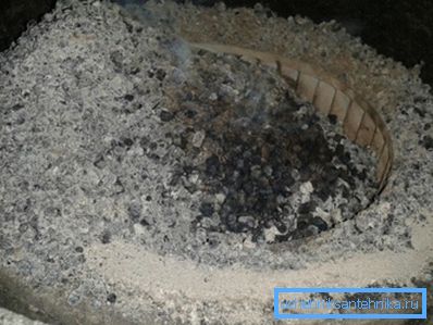 Cuando el quemador de la caldera de pellets a menudo está obstruido, verifique si hay cenizas y arena en los pellets. Recomendamos comprar combustible solo de fabricantes de confianza.