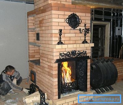 Estufa de calefacción combinada con chimenea y banco de estufa Estufa de calefacción combinada con chimenea y banco de estufa
