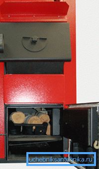 Calderas de calefacción combinadas de leña a gas equipadas con dos cámaras de combustión. Calderas de calefacción combinadas de leña a gas equipadas con dos cámaras de combustión.