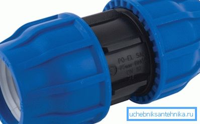 Acoplamiento de compresion para montaje de suministro de agua.