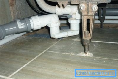 Construcción con desbordamiento y sello de agua clásico. Construcción con desbordamiento y sello de agua clásico.