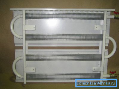 El diseño de un convector de agua de calefacción. El diseño de un convector de agua de calefacción.