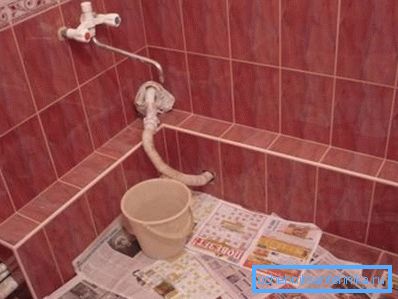 Una caja de tubos le da al baño un aspecto estético y acabado. Una caja de tubos le da al baño un aspecto estético y acabado.